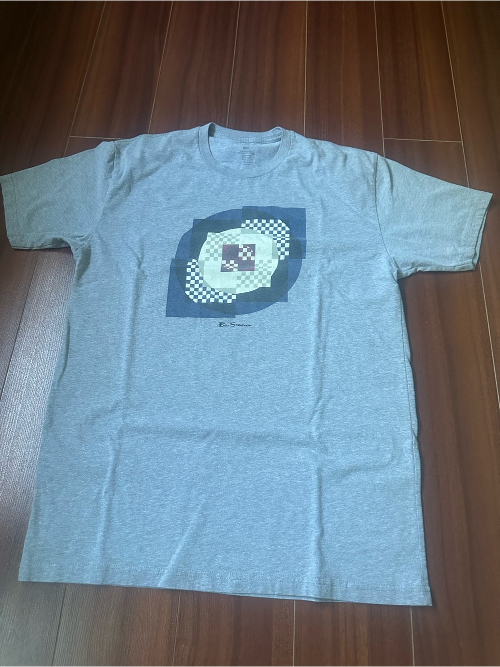 Ben Sherman Light Gray Short-Sleeve Tee with Geometric Chest Print